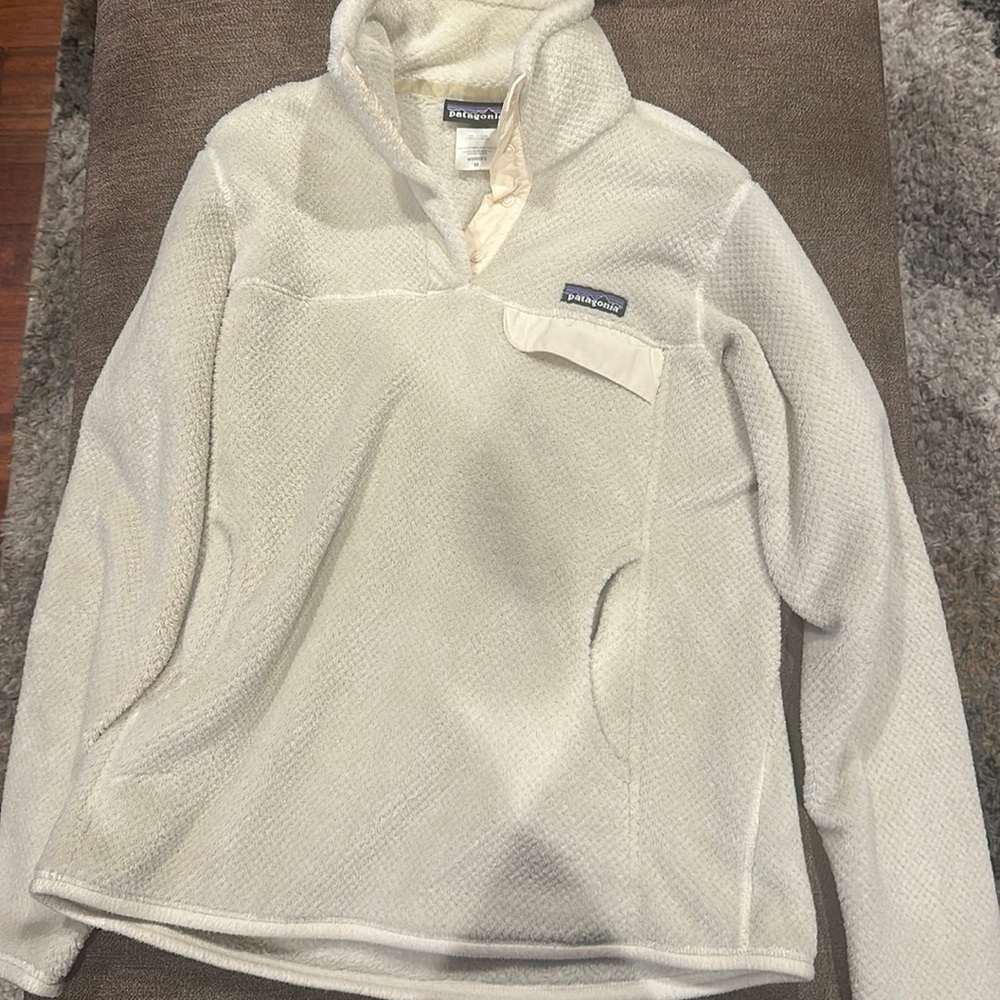Worn once Patagonia warm pullover, perfect for upcoming winter season.